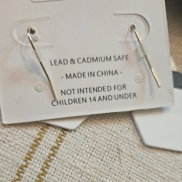 Dangle earrings - Picture 2 of 2